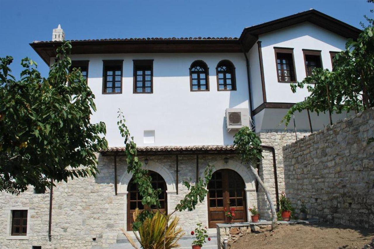 Boutique Hotel Muzaka Berat Exterior foto
