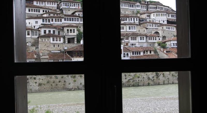 Boutique Hotel Muzaka Berat Exterior foto